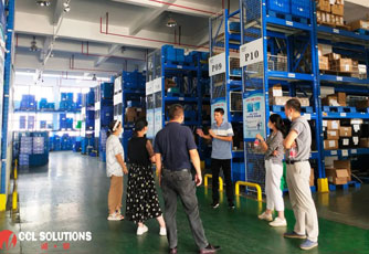 ​诚联携新客户进行货架参观