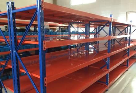 简要说说小型货架的放置及物料摆放